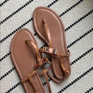 VINCE CAMUTO nude sandals